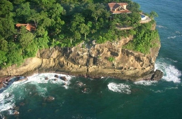 Espectacular Ocean Cliff 5BR Home & Beach en una comunidad cerrada