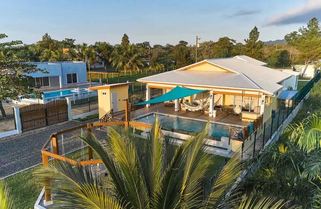 Espectacular casa frente al mar con internet de alta velocidad, piscina privada