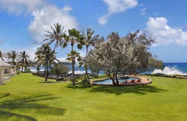 Espectacular casa frente al mar en Poipu: piscina privada y jacuzzi