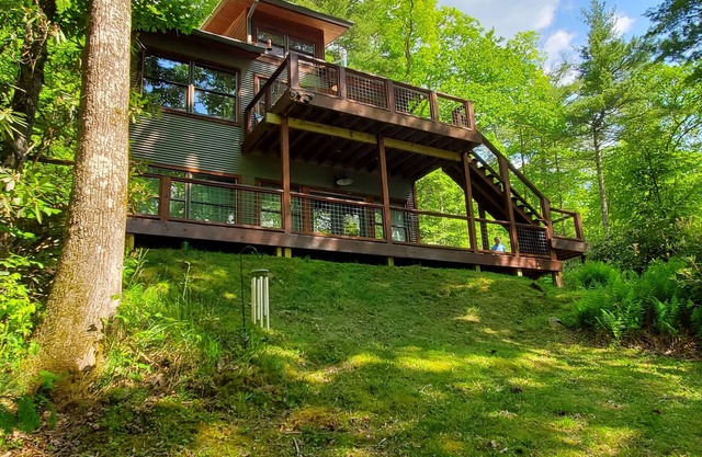 Spectacular pet friendly remote cabin in Cashiers, NC has beautiful views.