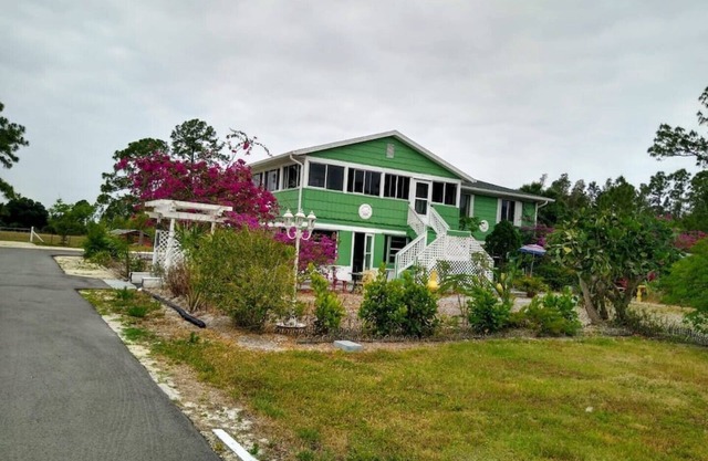 Spectacular place in Golden Gates Estates