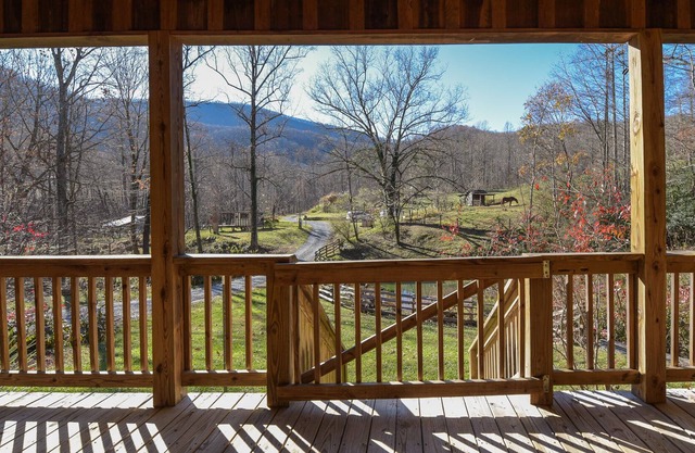 Spectacular private cabin, only 15 minutes to Tryon Equestrian Center!