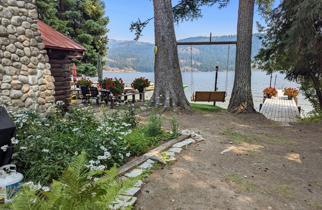 Spectacular Quiet Getaway! Rustic Lakefront Cabin w/ Private Dock & Sandy Beach