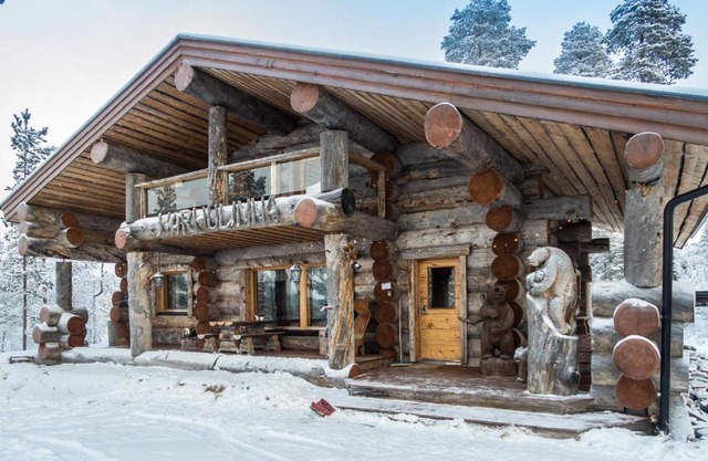 Spectacular Rural Log House with 2 Saunas next to a beautiful lake