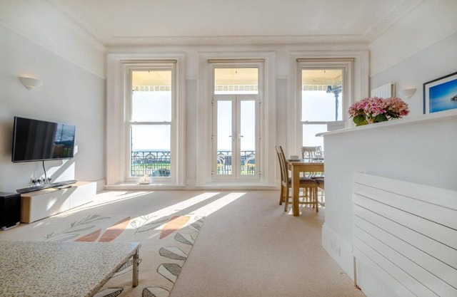Spectacular sea views! Stylish apt with balcony