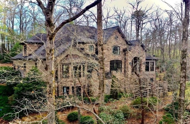 Spectacular Secluded 6 Bedroom Luxury Mountain Property