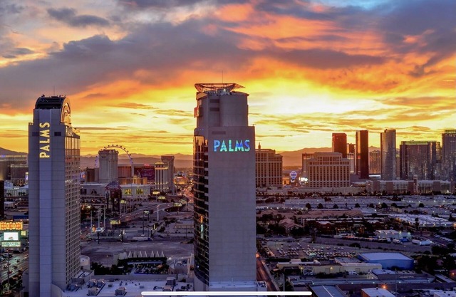 SPECTACULAR STRIP VIEWS OPEN BALCONY NO RESORT FEES