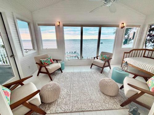 Spectacular Suttons Bay Stay - Game Room Kayaks Pizza Oven & More