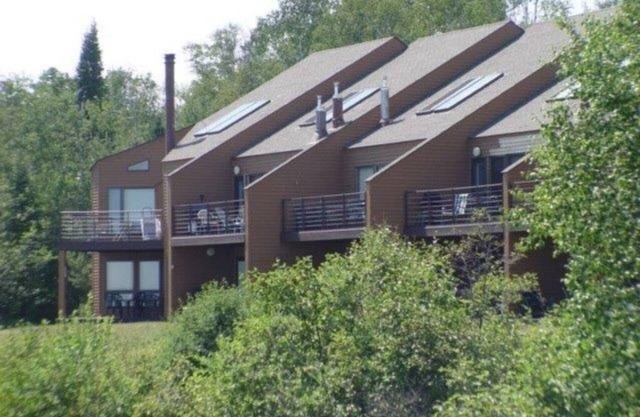 Spectacular view Lake Superior. Spacious Lakehome on lakeshore, unit #99.
