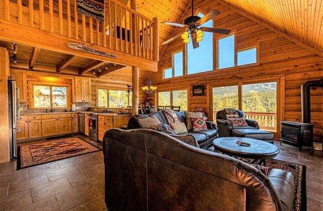 New Rental! Spectacular Views, Hot Tub, Close to Wolf Creek / San Juan River