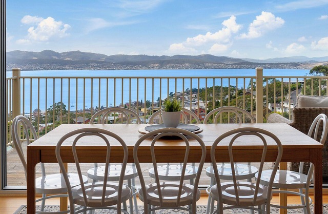 Spectacular Views - 4 Bedroom House