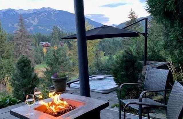 Spectacular Views | Chalet | Private hot tub | BBQ