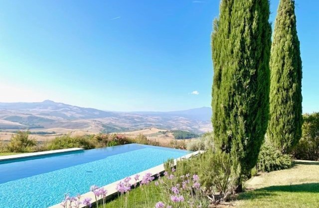 Spectacular views from this villa for 8 in Valdorcia. Private Pool.