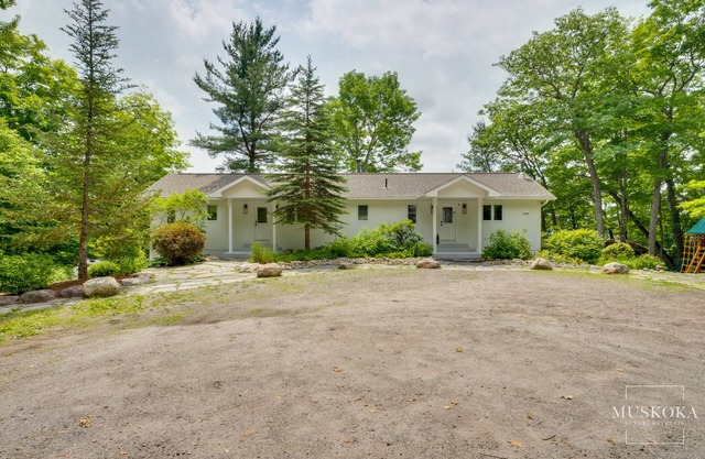 Spectacular views of beautiful Lake Rosseau!!