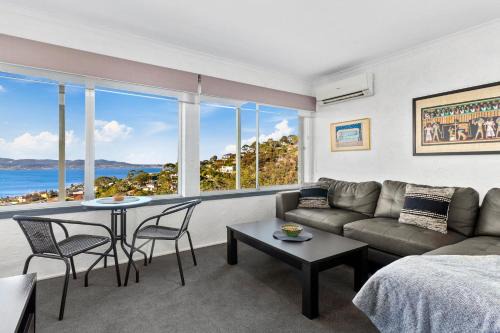 Spectacular Views - One Bedroom Unit - Free Parking - Free WIFI