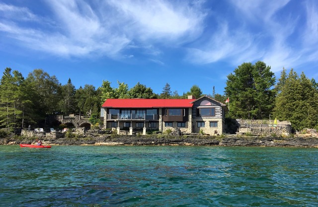 Spectacular views- Stone Cottage, steps to the water, heated pool, pet friendly