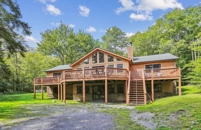 Spectacular views! Spectacular lodging! Welcome to Yeti's Den!!