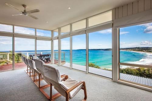 Spectacular Views - steps from Mollymook Beach