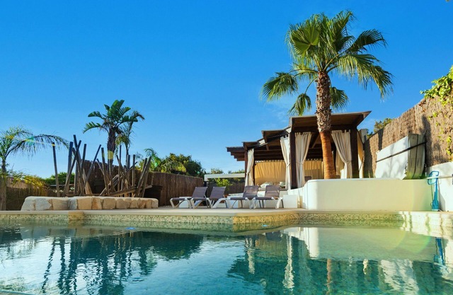 Espectacular Villa Ibizenca con vistas al mar y piscina privada climatizada*. Todo en suite