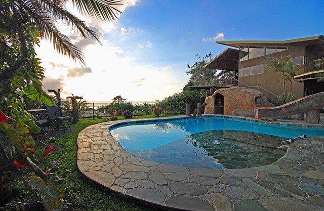 Espectaculares vistas al volcán y al lago, moderna casa de estilo balinés