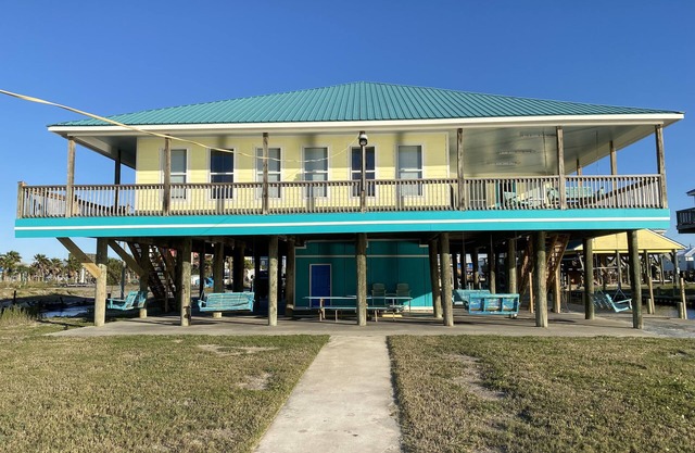 Preciosa casa privada frente al agua, nueva construcción, muelle iluminado de 250 ', tiene todo