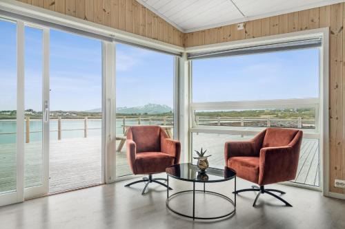 Spectacular Waterfront Fishermans Cabin - Rorbu