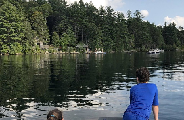 Frente al espectacular Ajuste el prístino Southern New Hampshire Lago