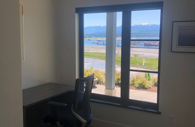 Spectacular Waterfront Suite in the Heart of Comox
