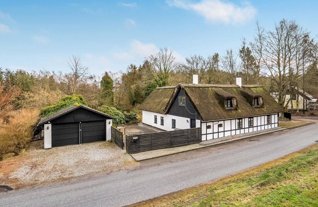 Alojamiento de 4 habitaciones en Grenaa