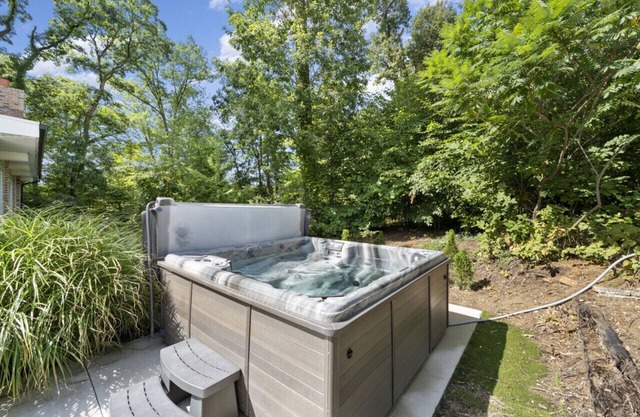 SW MI Getaway! Pool | Hot Tub | Fire Pit + more