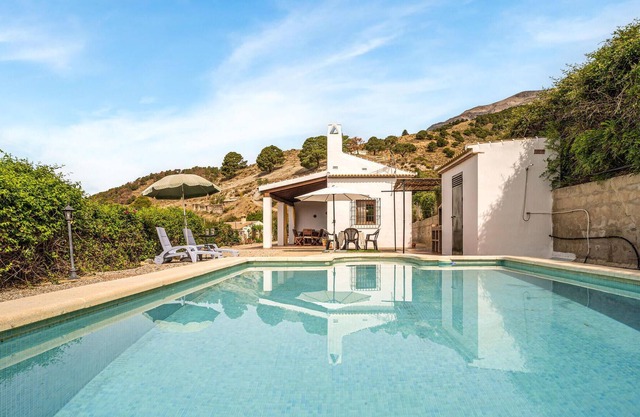 Spend the vacation in this inviting cottage in a beautiful location.