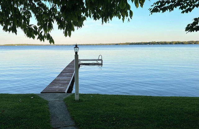 Recover from Winter and Relax by the Lake This Spring at our Cozy Cottage.