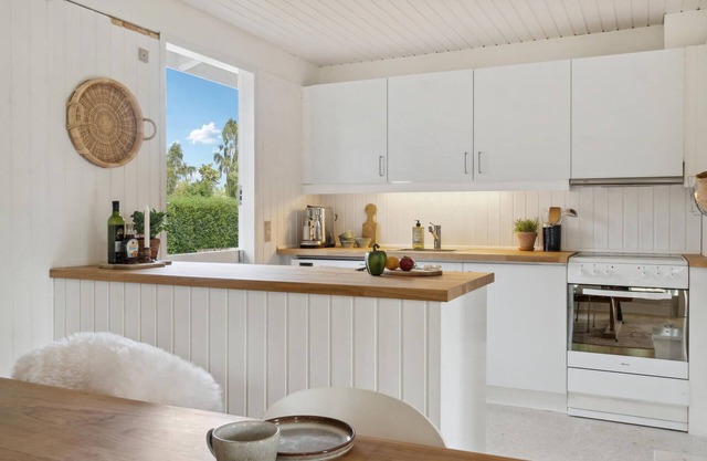 Spend your family vacation in this cozy cottage on the island of Bogø.