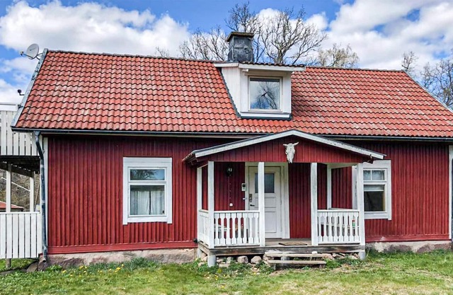Alojamiento de 5 habitaciones en Blomstermåla