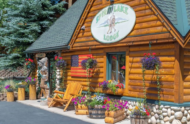 Spirit Lake Lodge