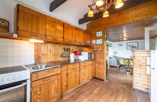 Chalet ideal con vistas a la laguna cerca del bosque en Gouvy