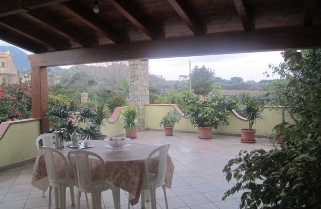 Maravillosa casa en villa con jardín, WiFi cerca del mar S. Maria Navarrese