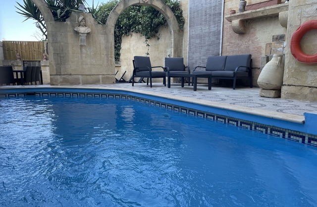 Espléndida villa con piscina, excelentes vistas y ubicación