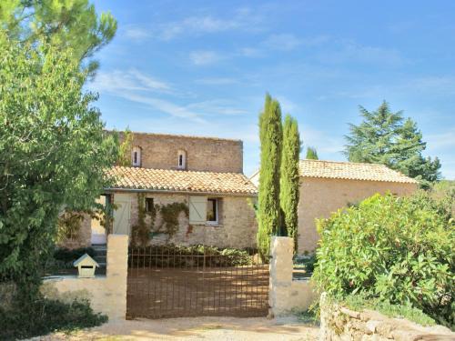 Splendid Villa in Viens with Swimming Pool