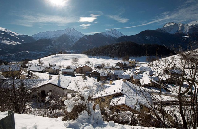 Piso de dos niveles en St Nicolas con impresionantes vistas y una sauna