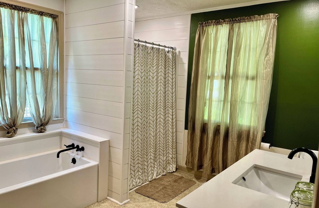 Split plan for privacy! 2 BR 2 BA cottage w AC, deck, pet-friendly fenced yard
