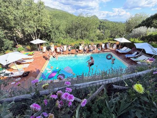 spoleto country park sleeps 28 with activities area, kiddies area, pool, games