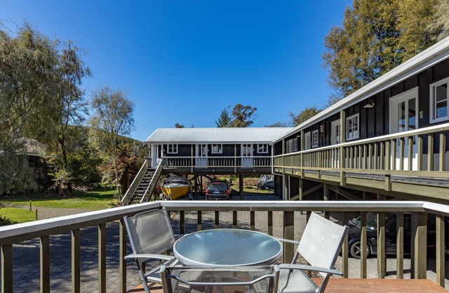Sportsmans Lodge