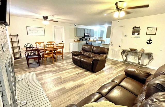 Sportsman’s retreat is a beautiful home, close to 9 marina, with a large parking
