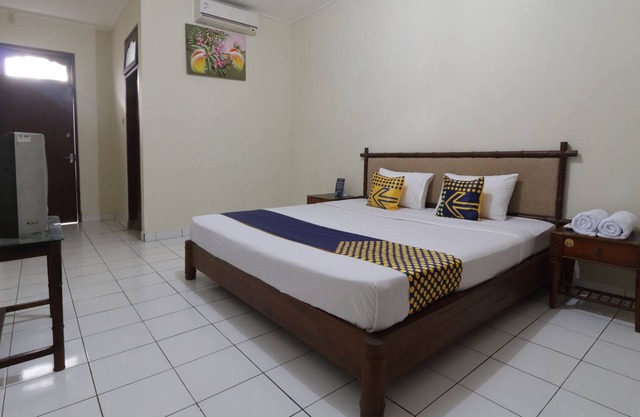 SPOT ON 2426 Hotel Aget Jaya Ii