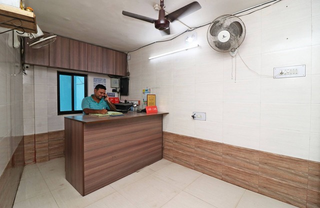 SPOT ON 44329 Sri Krishna Inn Lodging & Boarding