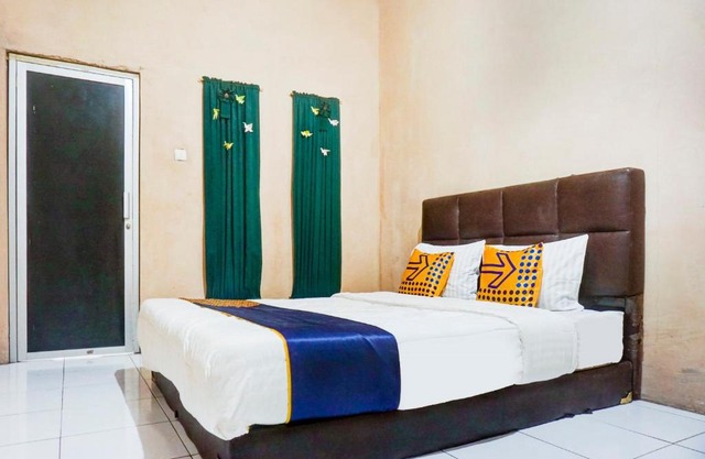 SPOT ON 90146 Sugianto Guesthouse Syariah