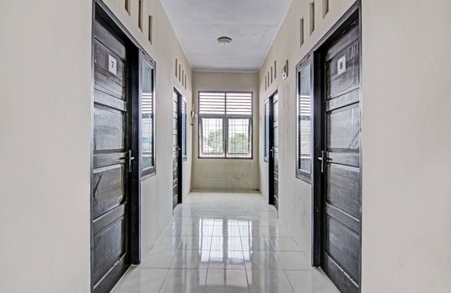 SPOT ON 91828 Homestay Dinda Syariah Near Masjid Al Amin