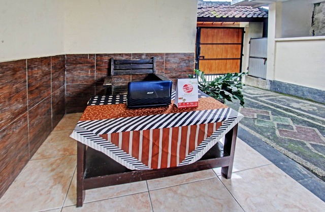SPOT ON 91981 Diwi Homestay