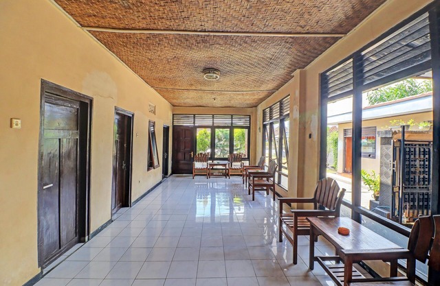 SPOT ON 92028 Hotel Surya Near Pelabuhan Gilimanuk